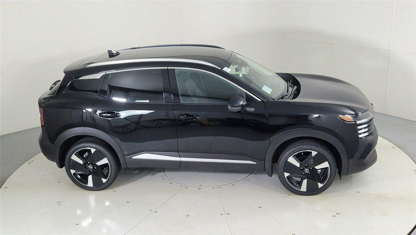 Used 2025 Nissan Kicks SR FWD image 24