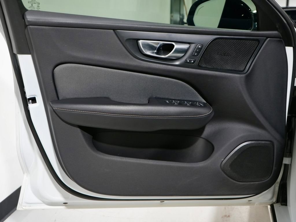 Used 2019 Volvo S60 T6 R-Design image 14