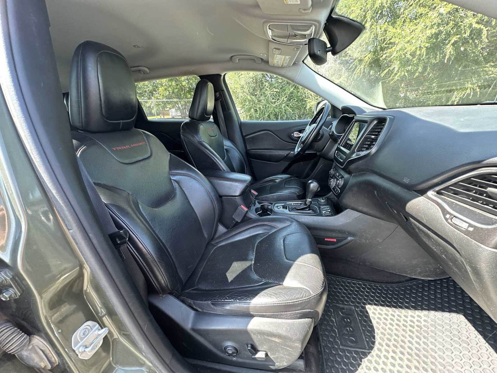 Used 2019 Jeep Cherokee Trailhawk image 23