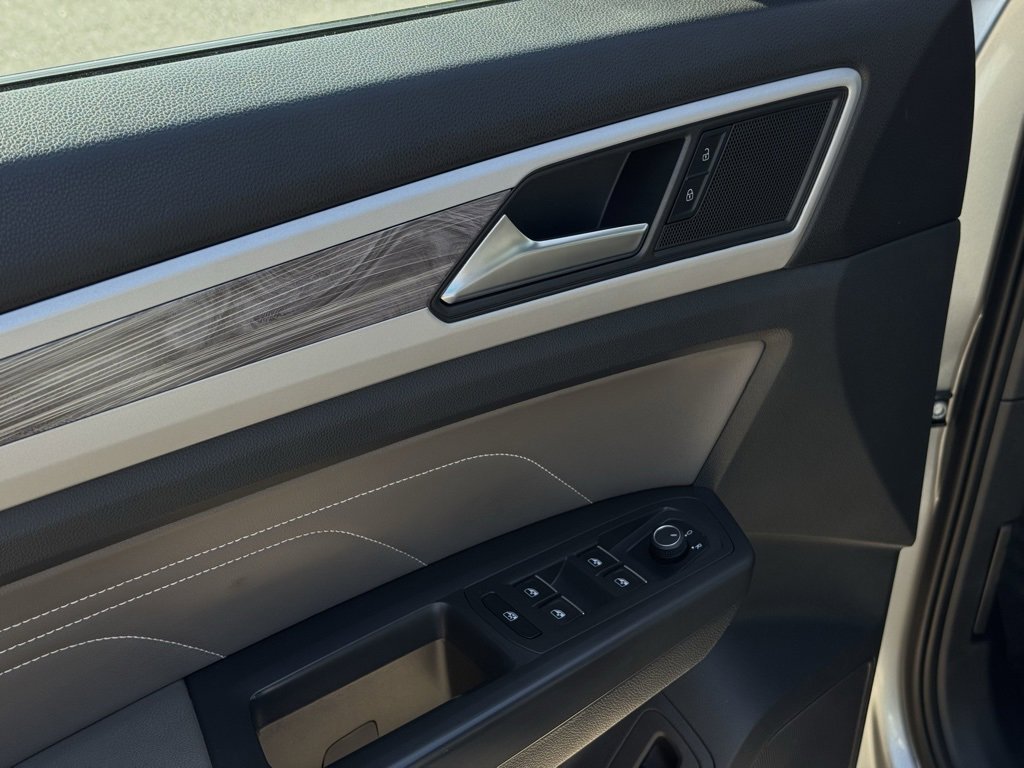 Used 2023 Volkswagen Atlas Cross Sport SE image 17