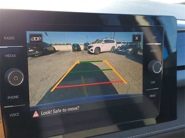 Certified 2025 Volkswagen Taos SE image 30