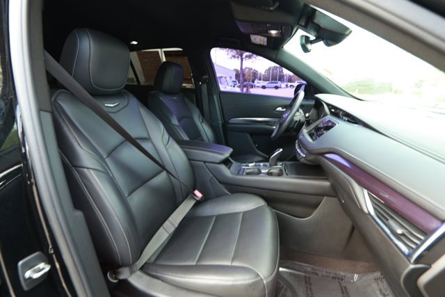 Used 2022 Cadillac XT4 Luxury w/ Cold Weather Package FWD image 27