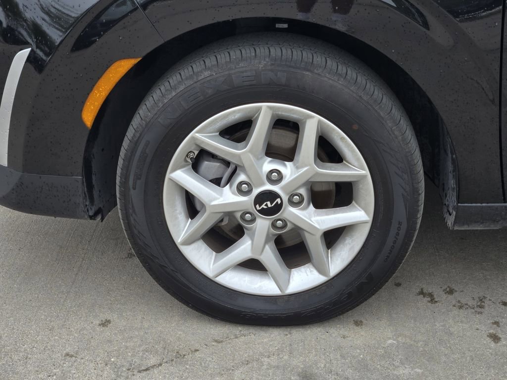 Certified 2025 Kia Soul LX w/ LX Technology Package FWD image 17