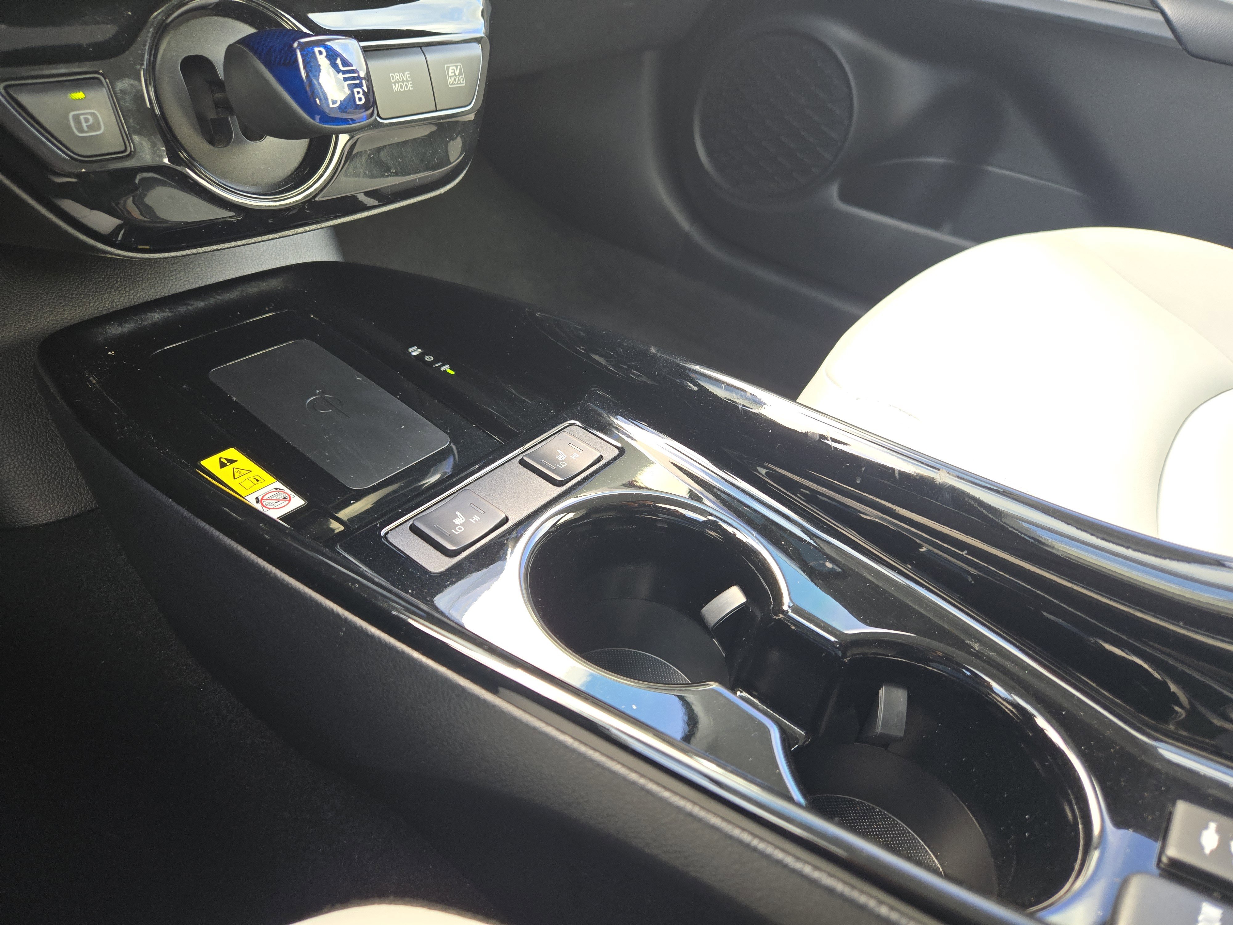 Used 2022 Toyota Prius Limited image 23