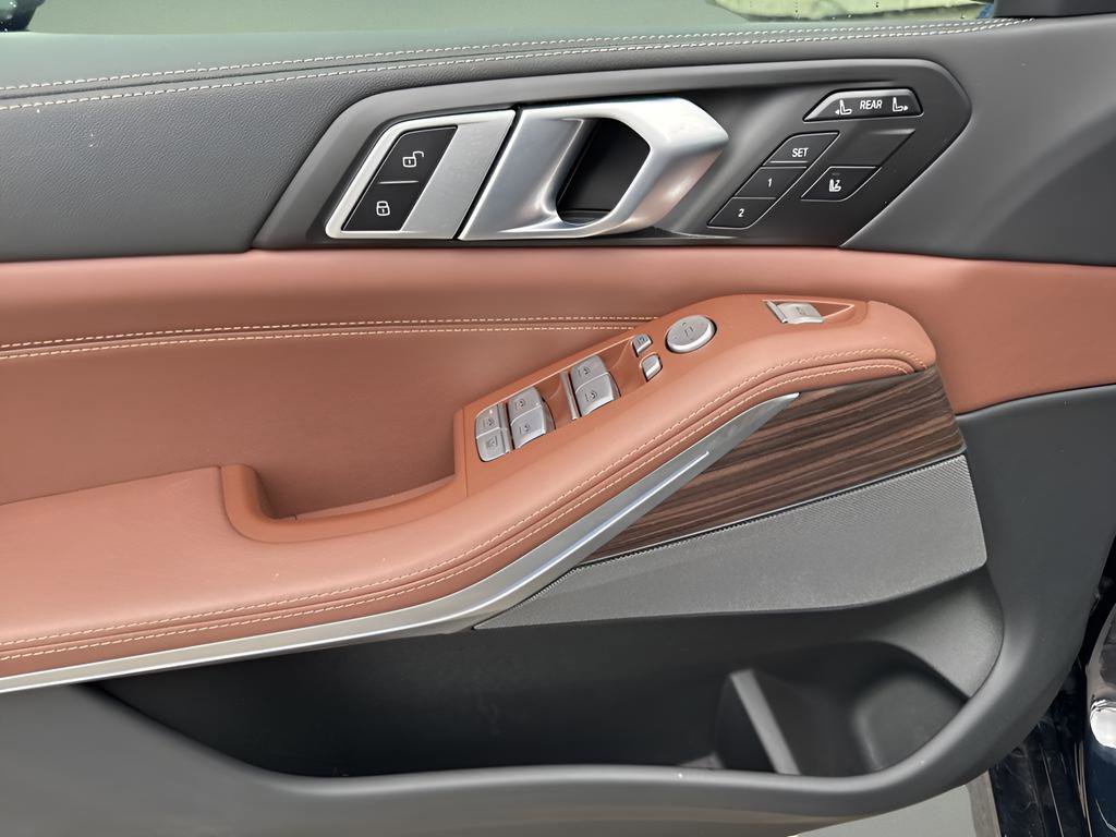 Used 2025 BMW X7 M60i image 17