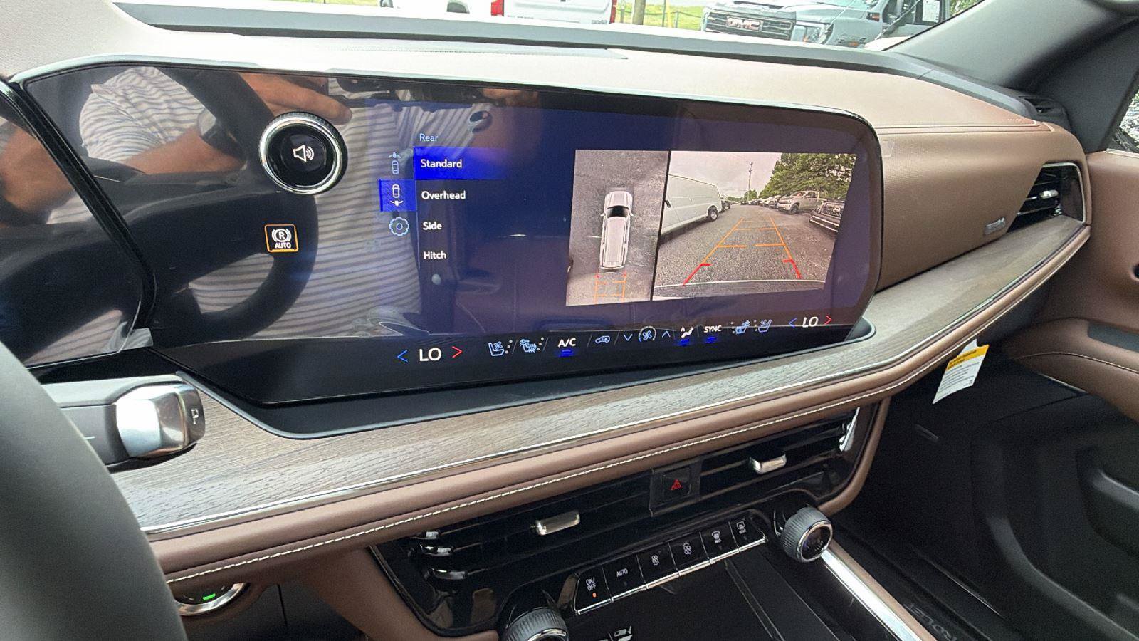 New 2026 Chevrolet Suburban High Country AWD/4WD image 27