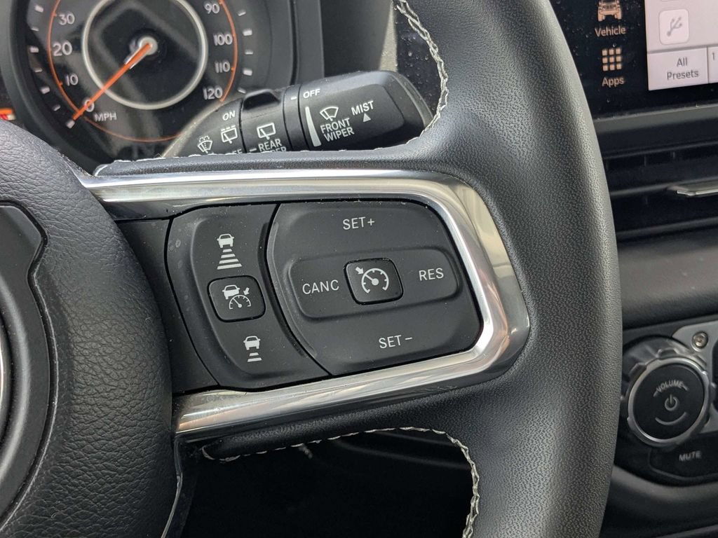 Used 2025 Jeep Wrangler Unlimited Sahara AWD/4WD image 22