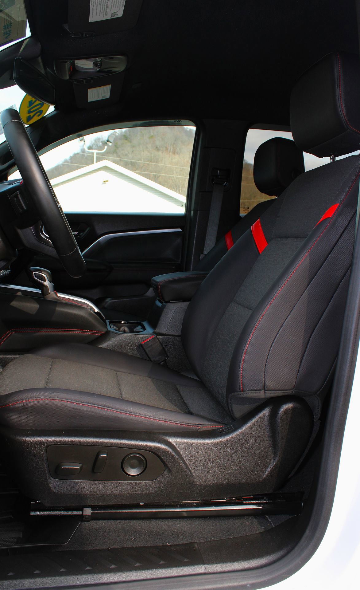 Used 2024 Chevrolet Colorado Z71 w/ Z71 Convenience Package 2 image 19