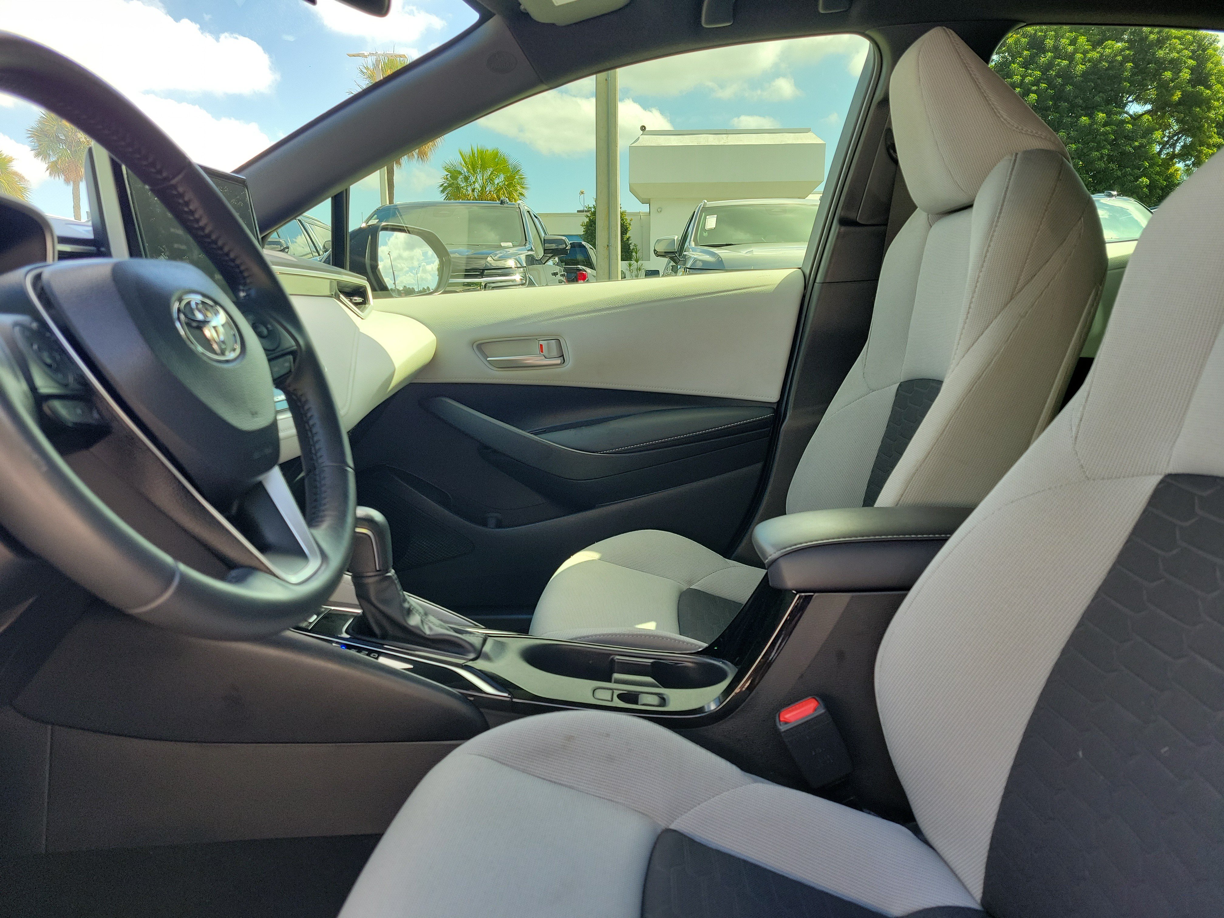 Used 2025 Toyota Corolla SE FWD image 21