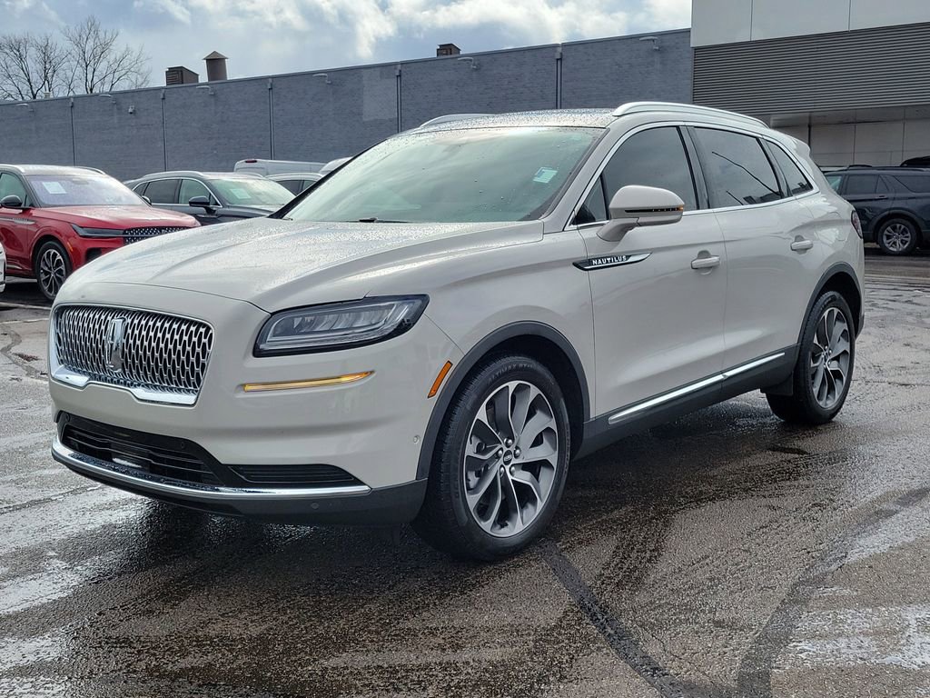 Certified 2022 Lincoln Nautilus Reserve w/ Equipment Group 201A image 8