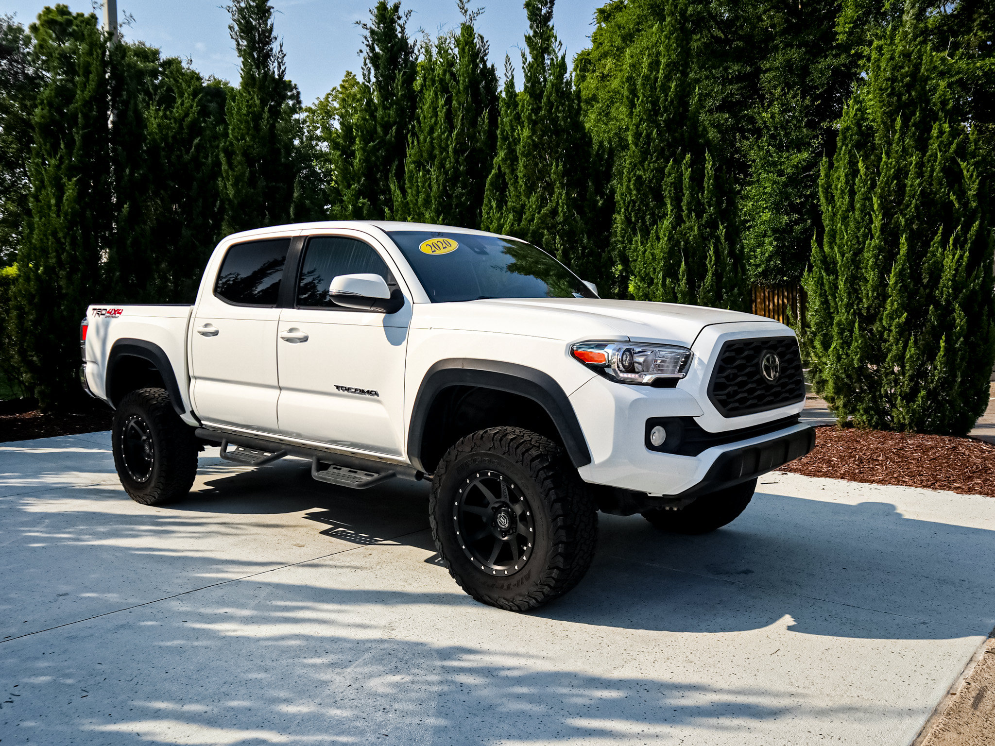 Used 2020 Toyota Tacoma TRD Off-Road AWD/4WD image 11