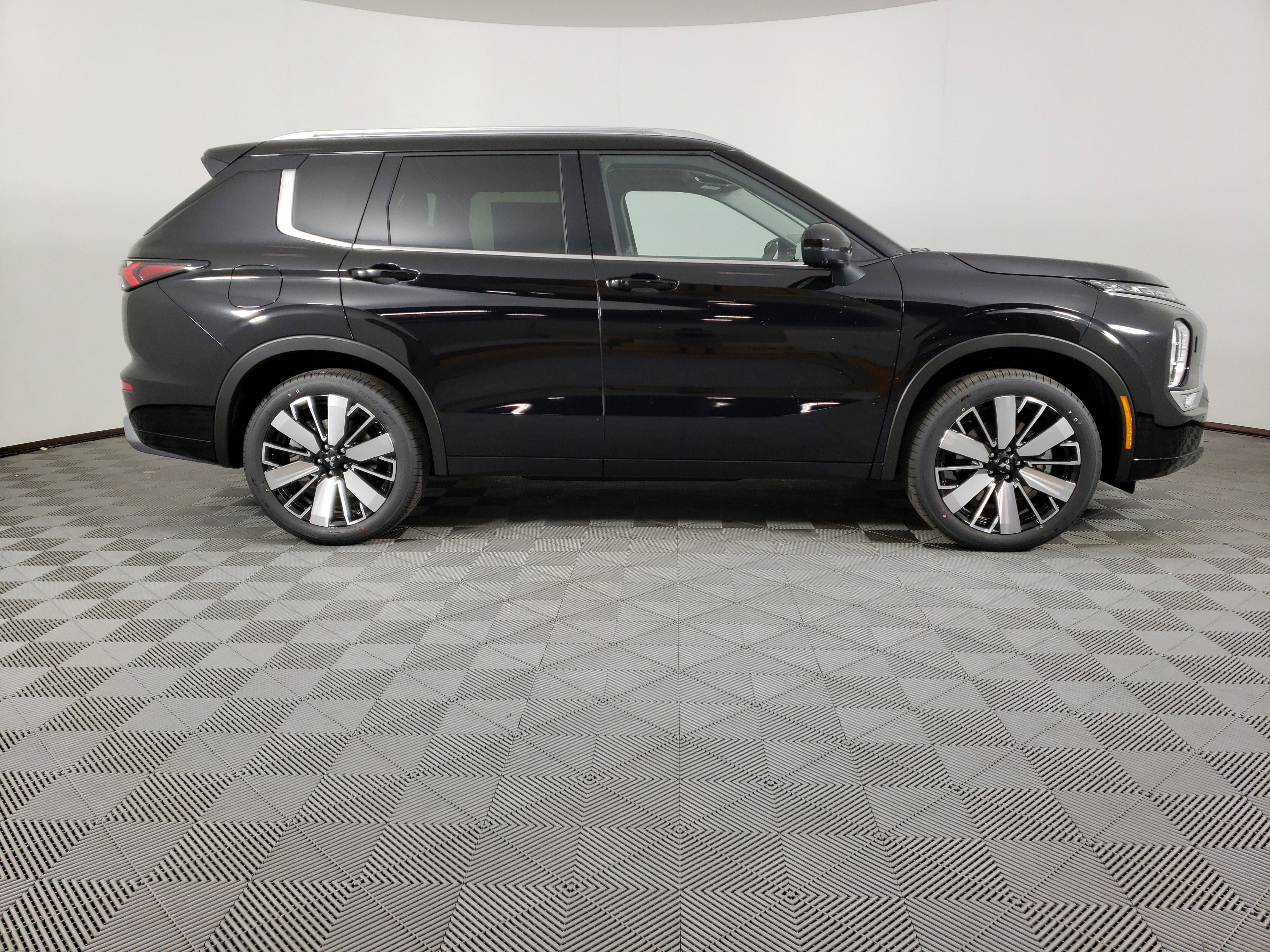 New 2025 Mitsubishi Outlander SEL image 27