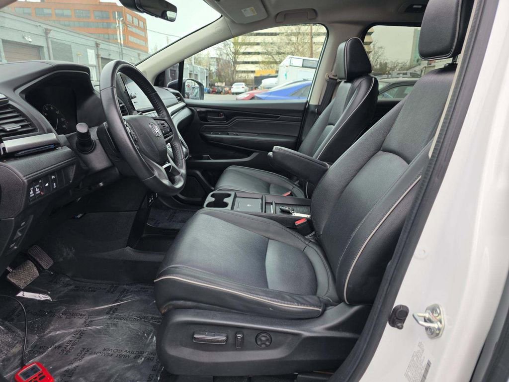 Used 2025 Honda Odyssey Touring image 3