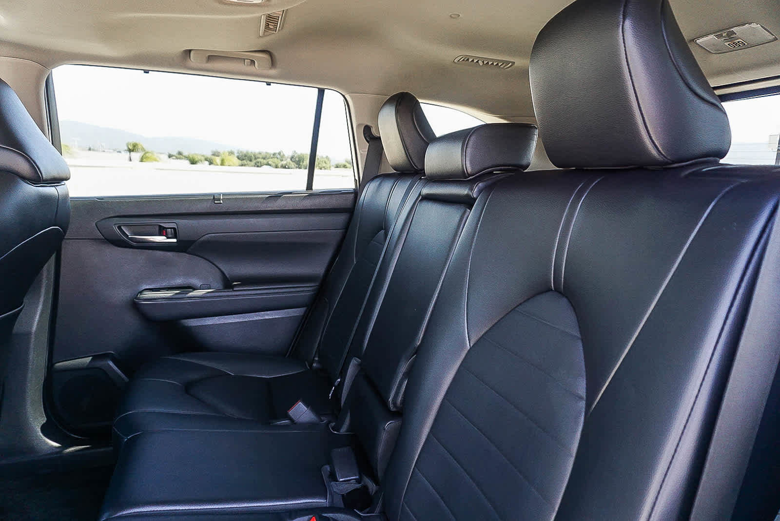 Used 2023 Toyota Highlander XLE FWD image 20