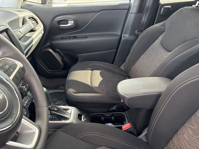 Used 2023 Jeep Renegade Latitude w/ Sun/Sound Group image 17