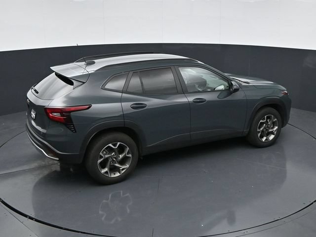 Used 2025 Chevrolet Trax LT w/ LT Convenience Package FWD image 29