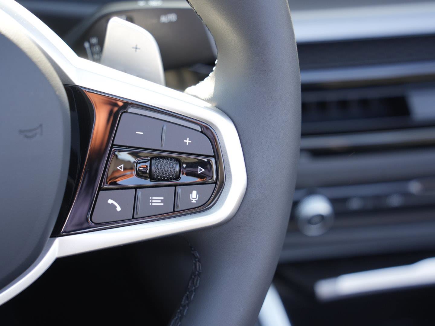 Certified 2025 BMW 430i 430i Convertible RWD w/ M Sport Package image 17