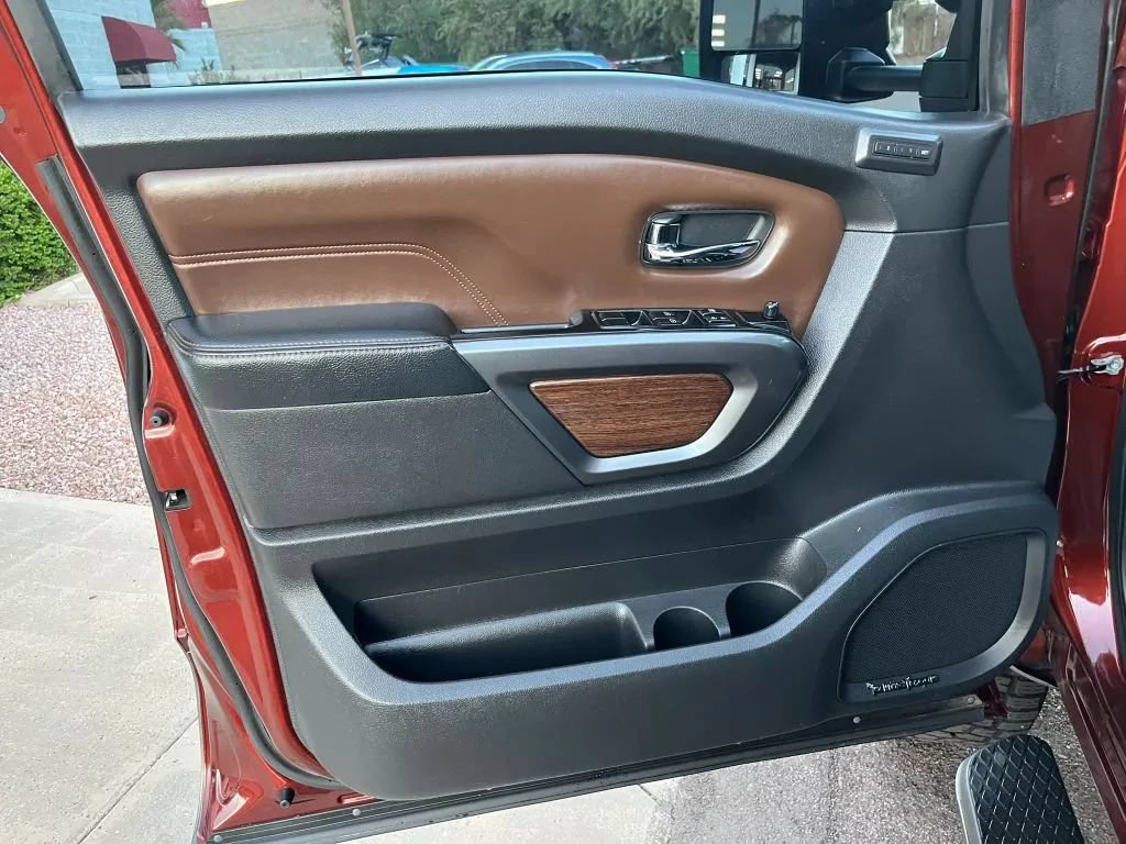 Used 2016 Nissan Titan Platinum Reserve RWD image 9