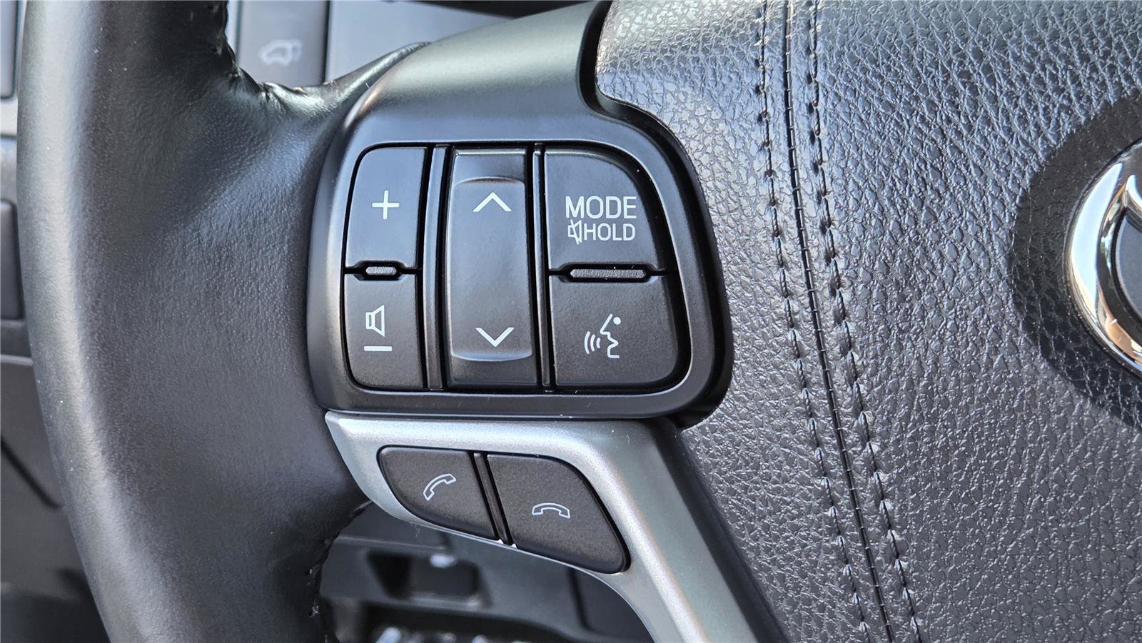Used 2018 Toyota Highlander XLE AWD/4WD image 29