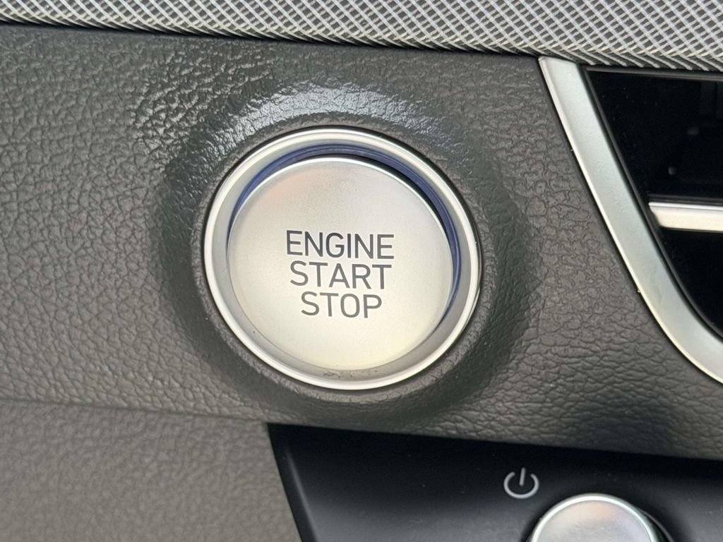 Used 2025 Hyundai Sonata SE FWD image 26