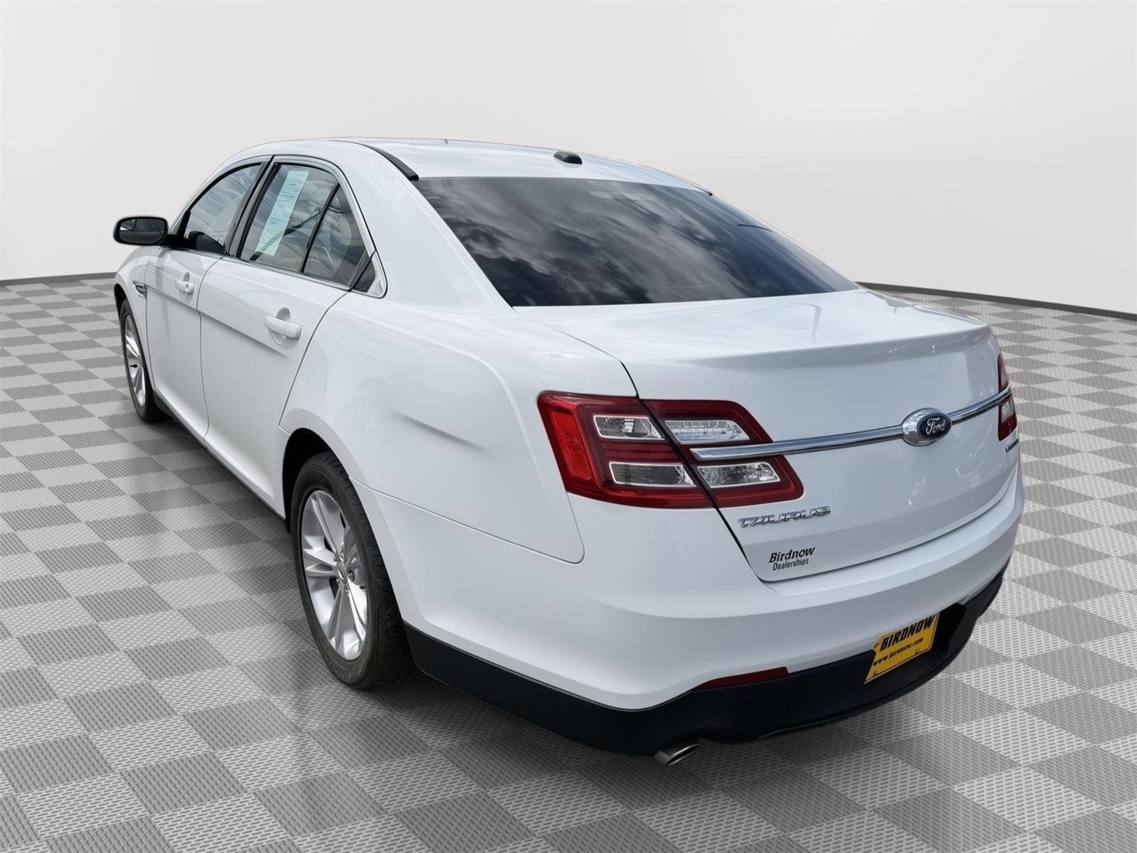 Used 2018 Ford Taurus SE FWD image 3