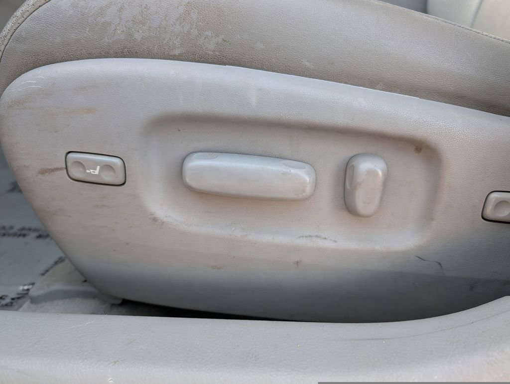 Used 2011 Toyota Avalon Limited image 20