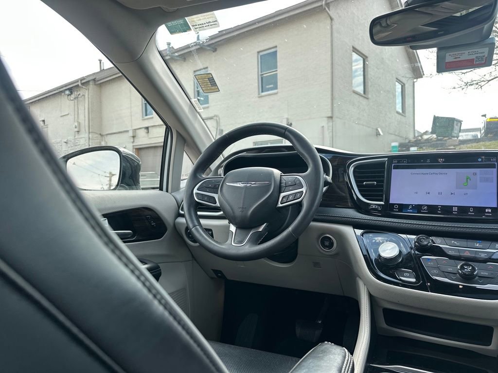 Used 2024 Chrysler Pacifica Limited FWD image 49