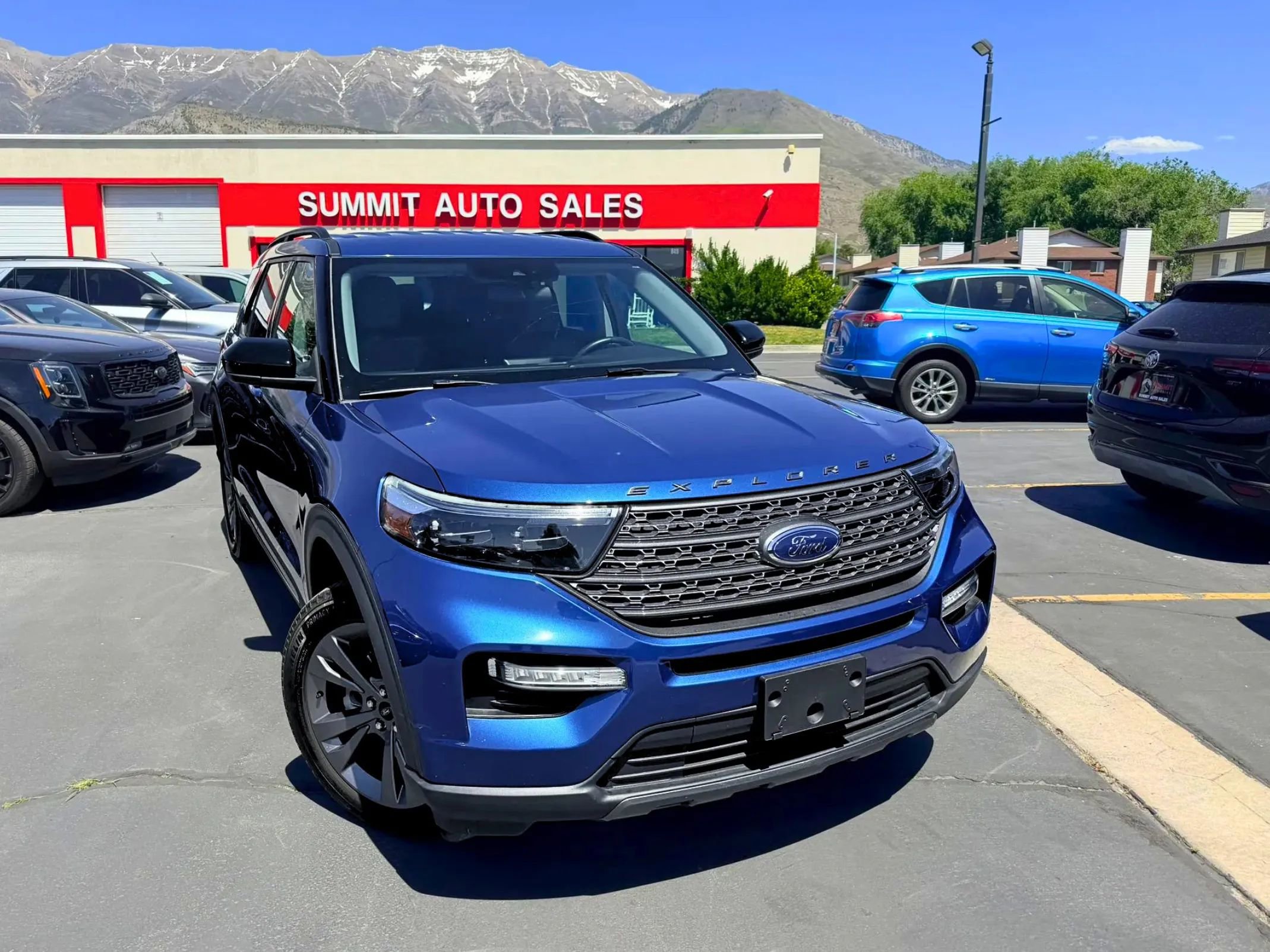 Used 2022 Ford Explorer XLT w/ Equipment Group 202A AWD/4WD image 2