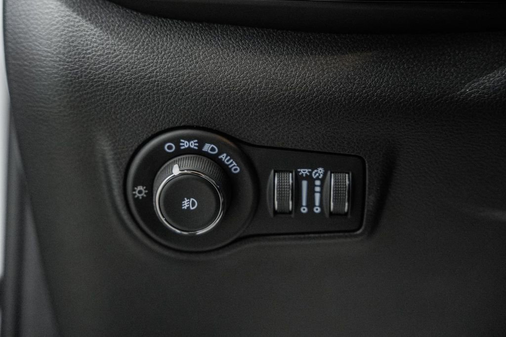 New 2025 Jeep Compass Limited w/ Sun & Sound Group image 38