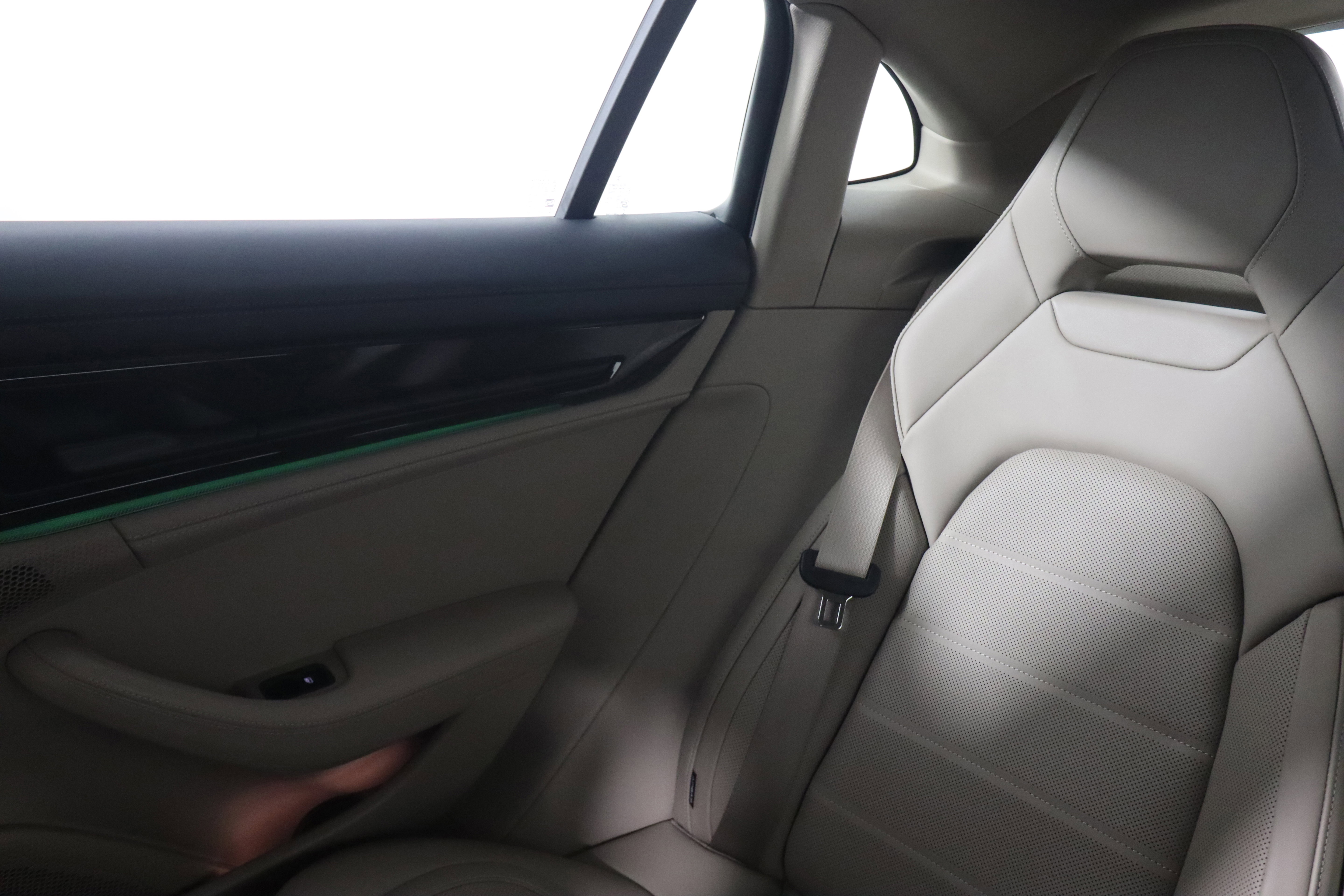 Certified 2026 Porsche Panamera image 15