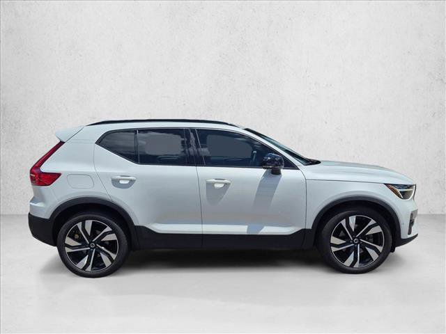 Used 2023 Volvo XC40 B5 Plus w/ Driver Assist Package AWD/4WD image 4