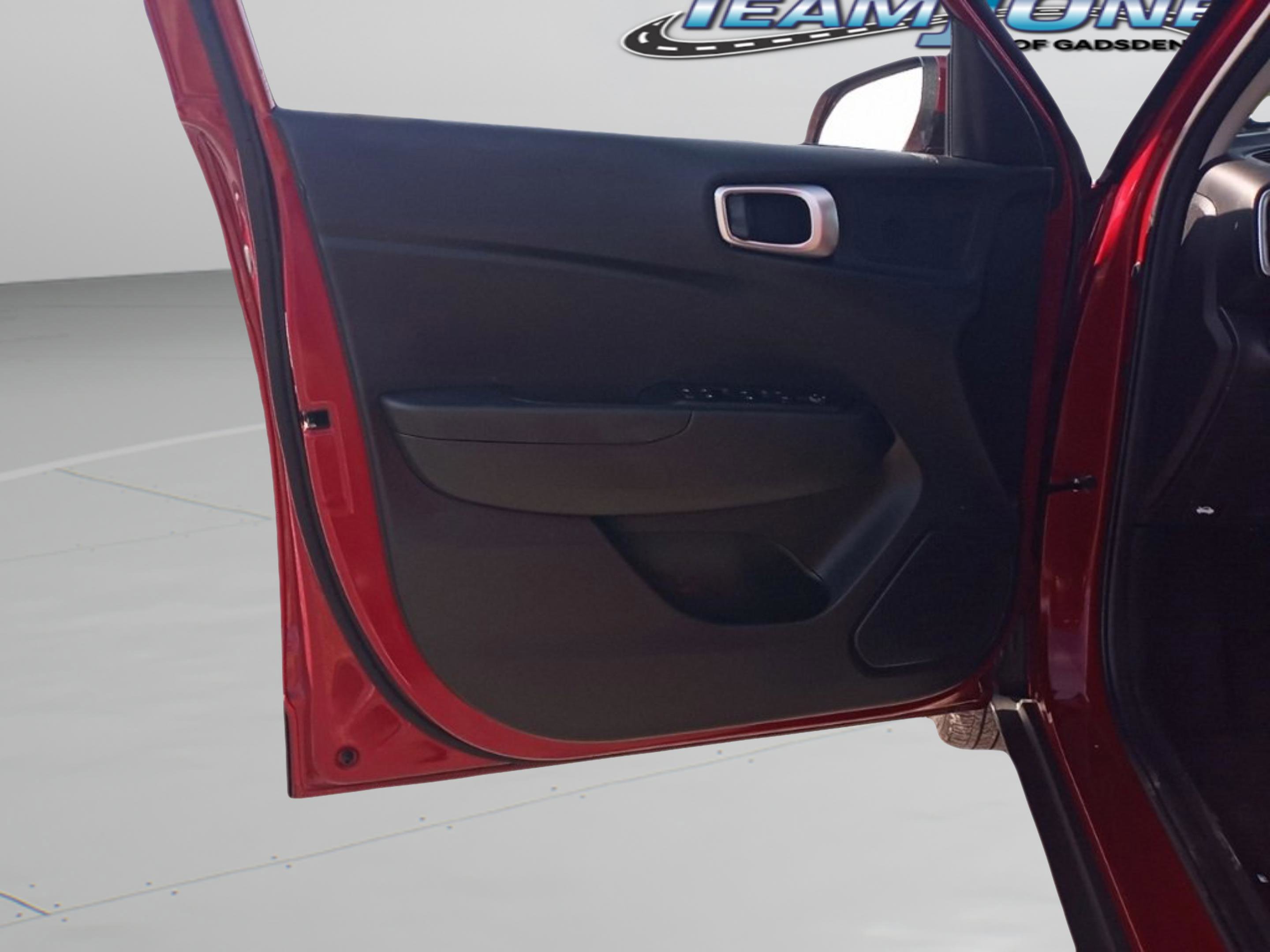 Certified 2024 Hyundai Venue SEL image 29