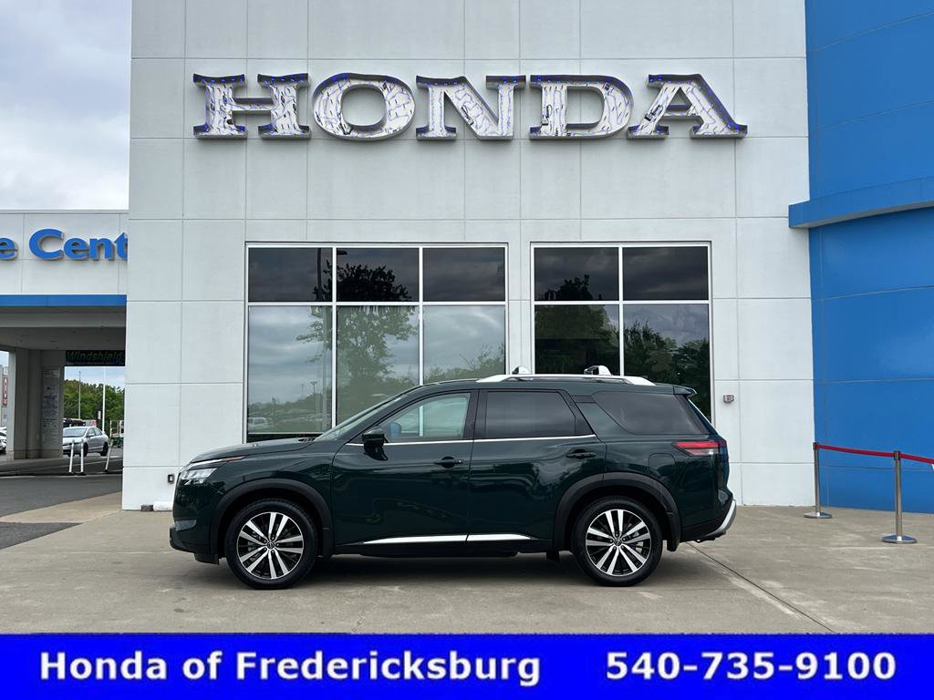 Used 2024 Nissan Pathfinder Platinum w/ Cargo Package