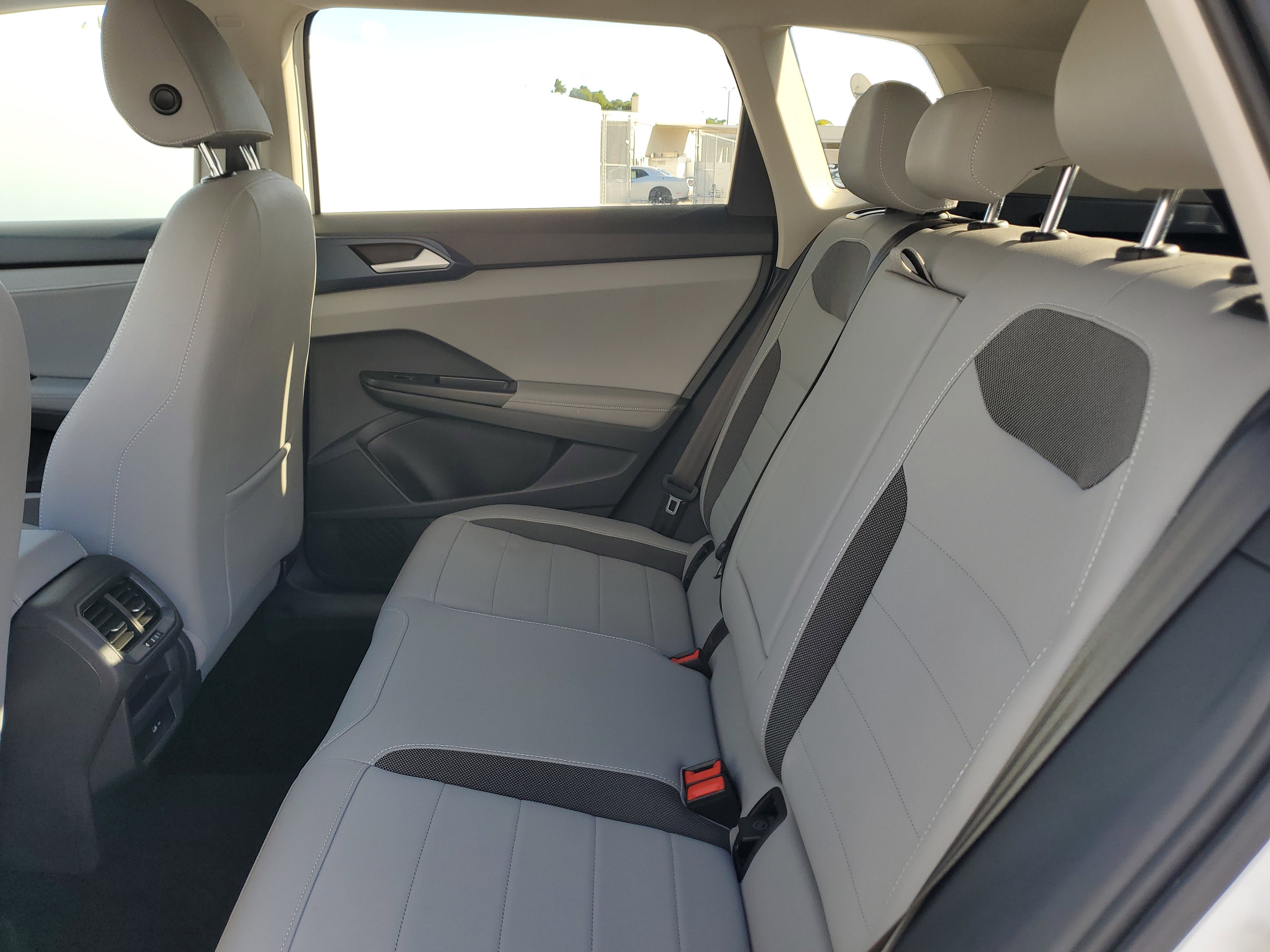 Used 2024 Volkswagen Taos SE image 12