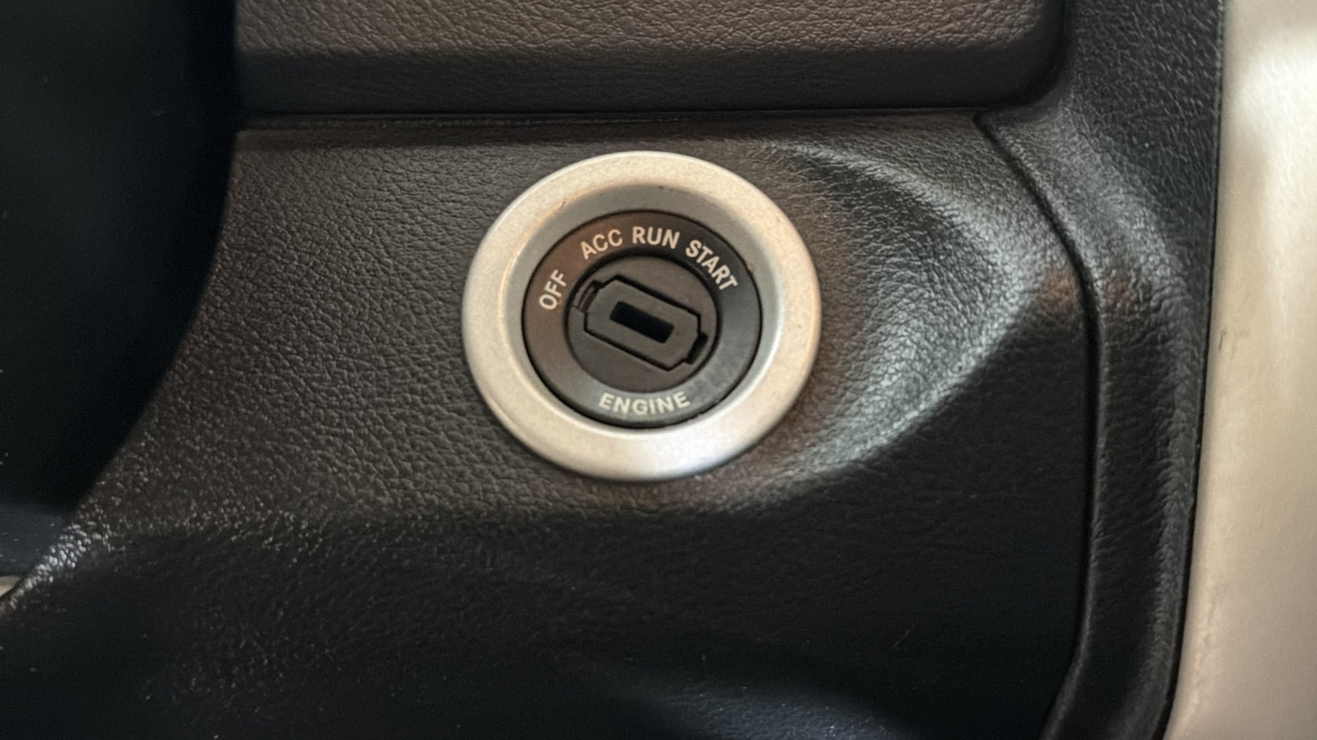 Used 2014 RAM 1500 Classic SLT RWD image 24