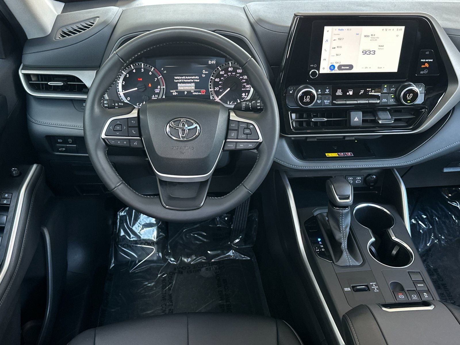 Used 2025 Toyota Highlander XLE FWD image 13