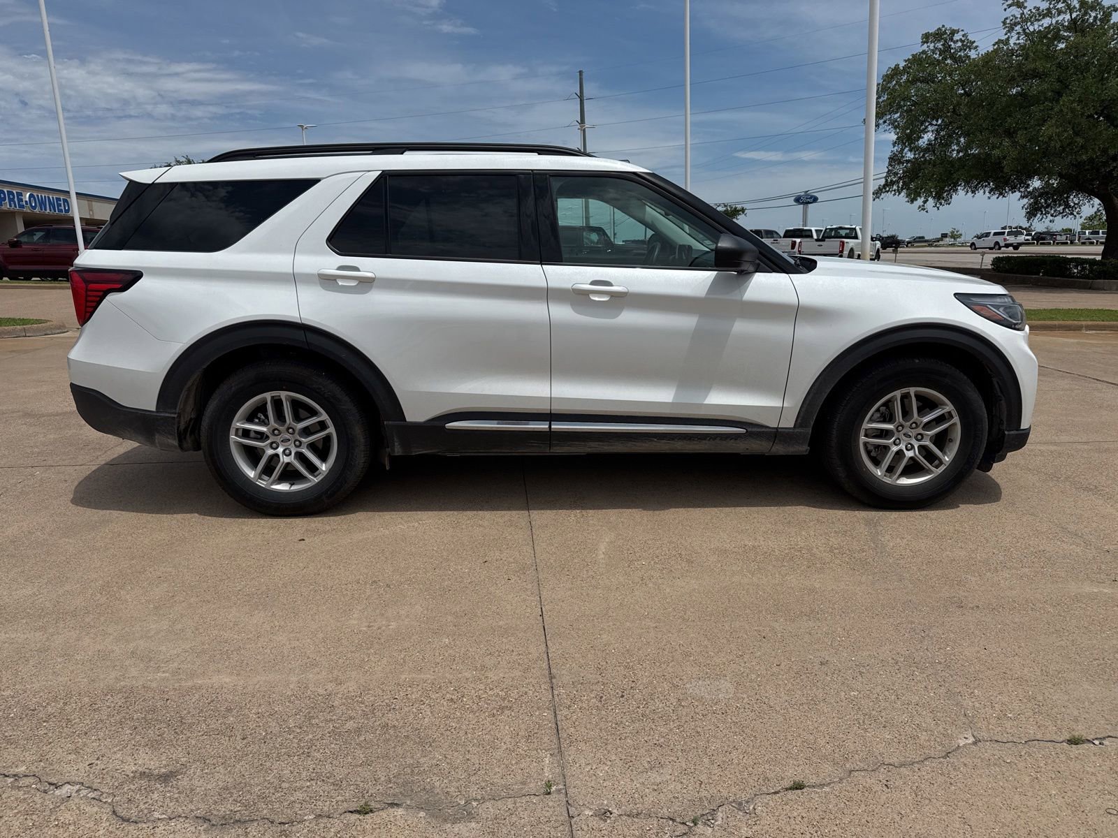 Used 2025 Ford Explorer Active RWD image 8