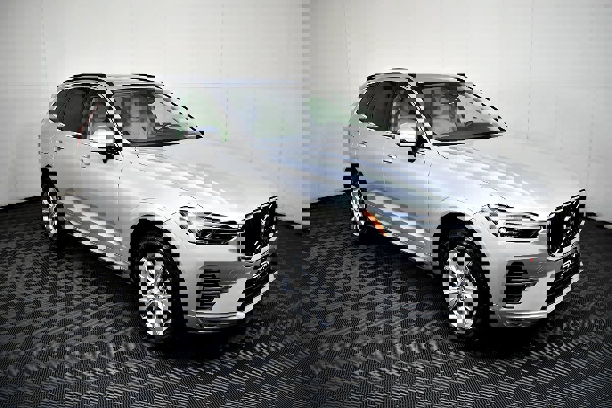 Used 2022 Volvo XC60 B5 Momentum image 5