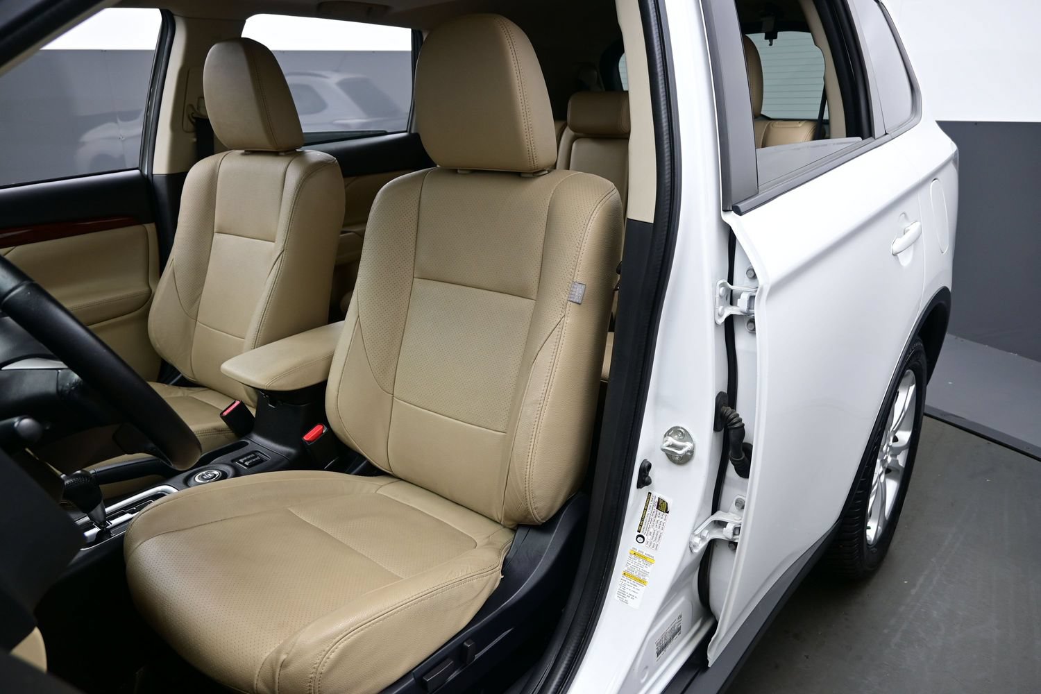 Used 2015 Mitsubishi Outlander SE AWD/4WD image 12