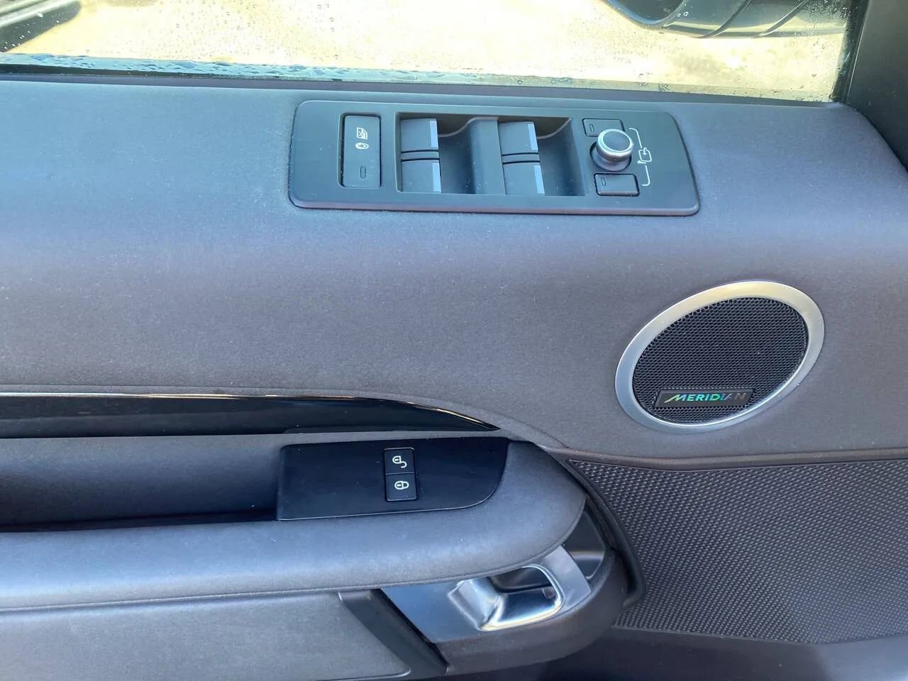 Used 2018 Land Rover Discovery SE image 10