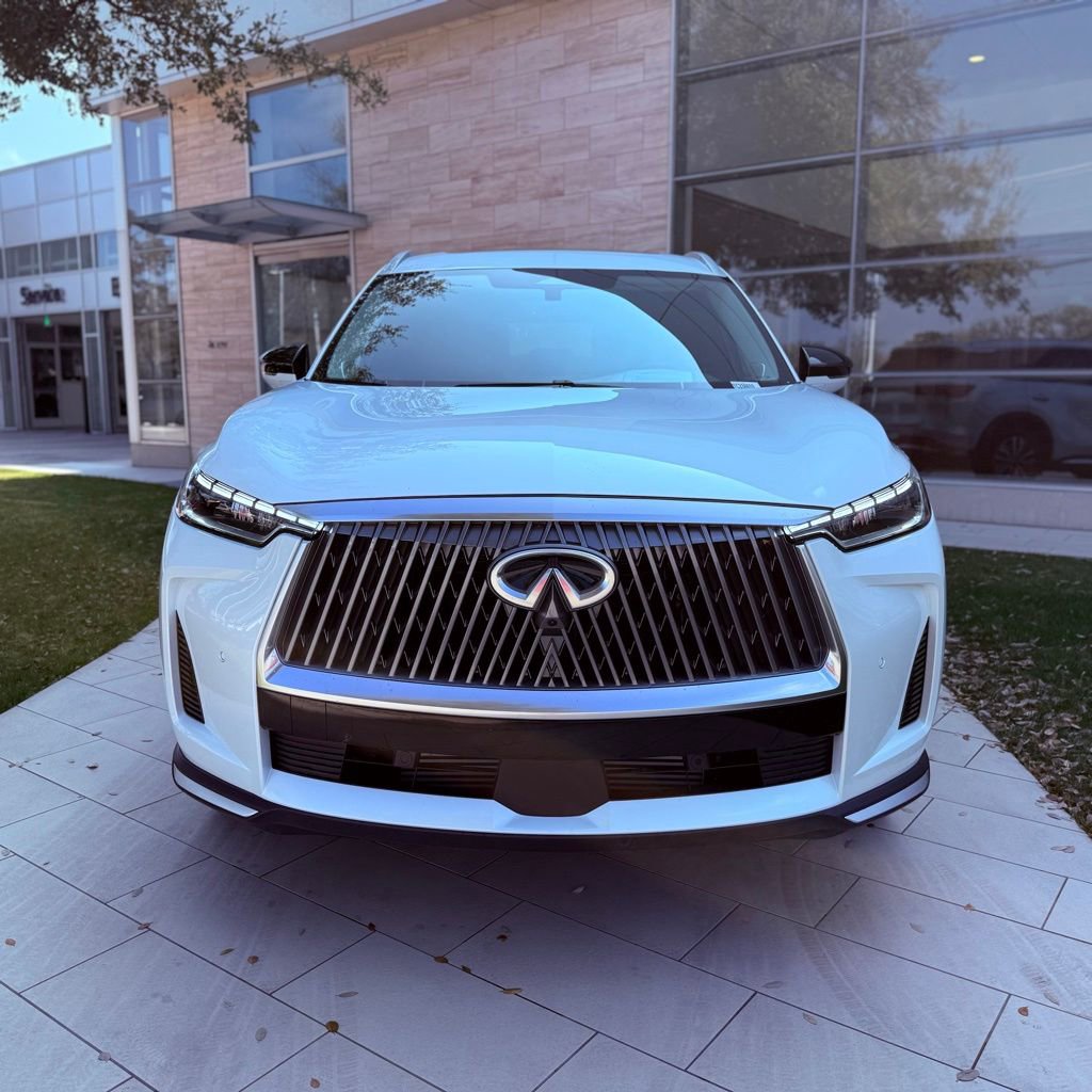 Certified 2026 INFINITI QX60 Luxe w/ Family Package image 3