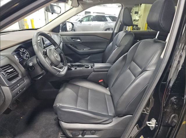 Used 2023 Nissan Rogue SV w/ SV Premium B Package image 7