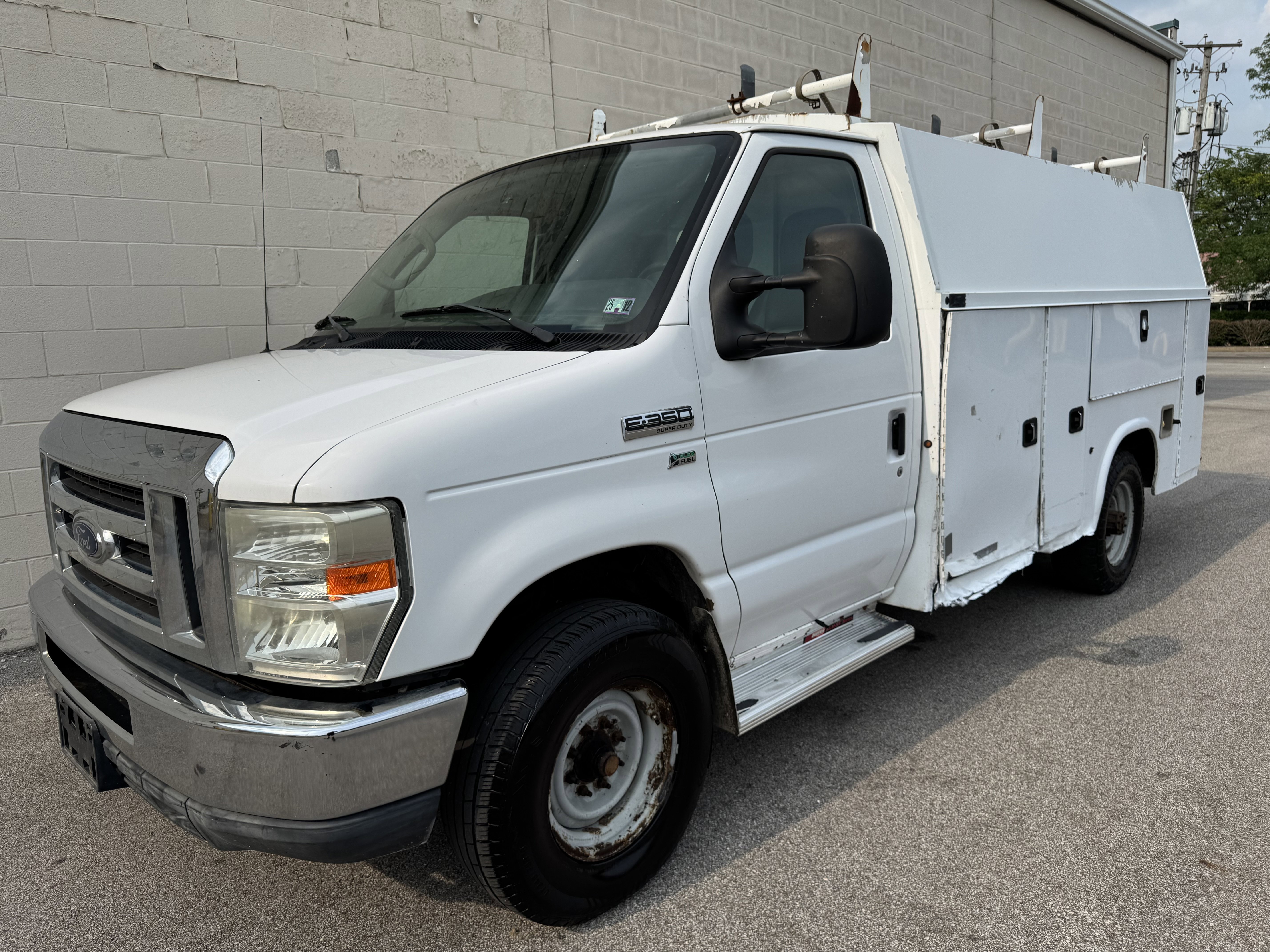 Used 2009 Ford E-350 and Econoline 350 Super Duty image 1