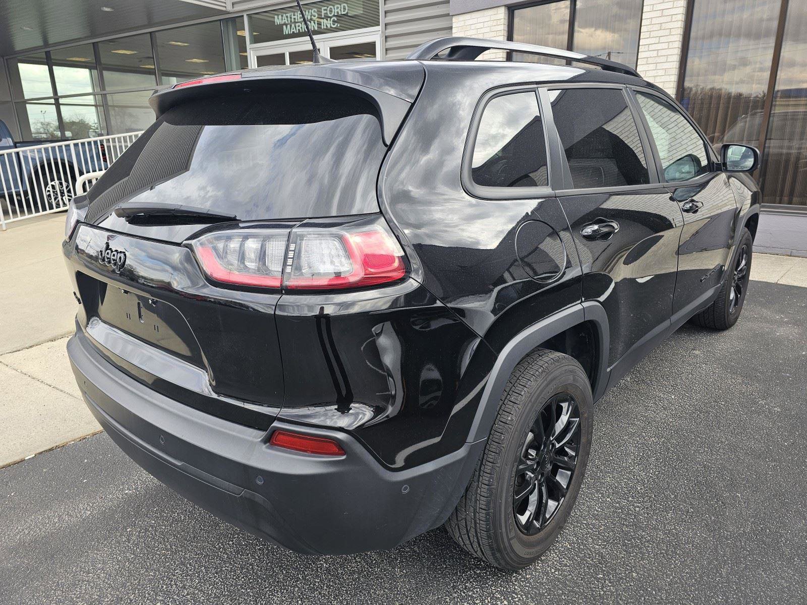 Used 2023 Jeep Cherokee Altitude Lux image 5