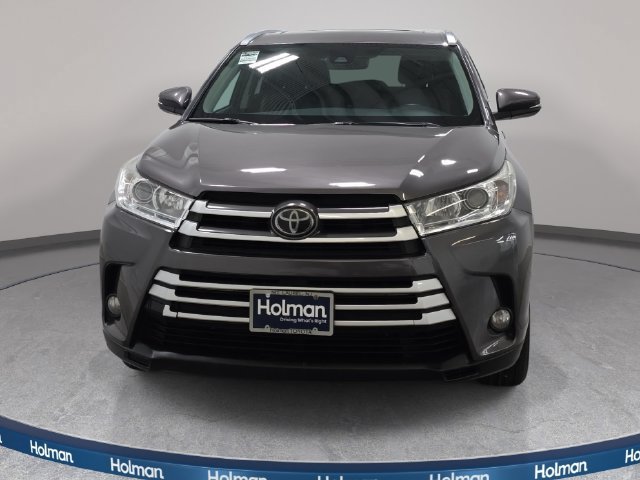Used 2017 Toyota Highlander XLE AWD/4WD image 3