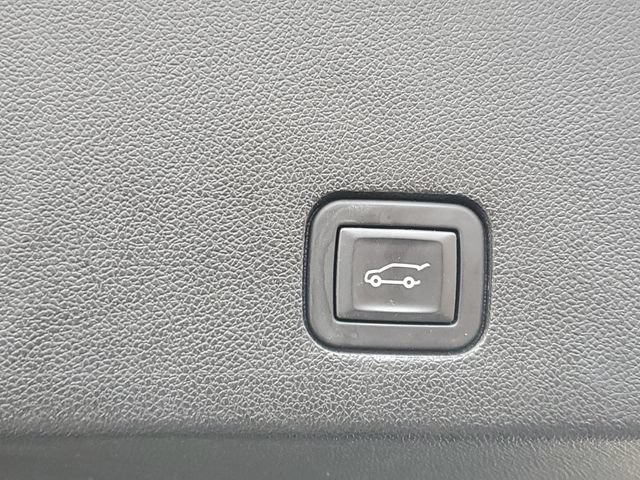 Certified 2023 Cadillac XT6 Premium Luxury w/ LPO, Floor Liner Package AWD/4WD image 9