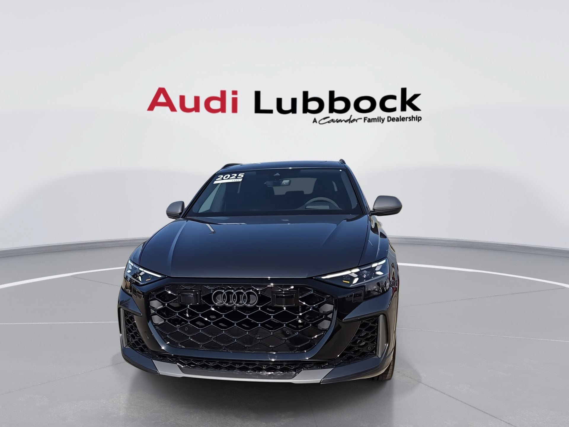 Certified 2025 Audi RS Q8 performance AWD/4WD image 3