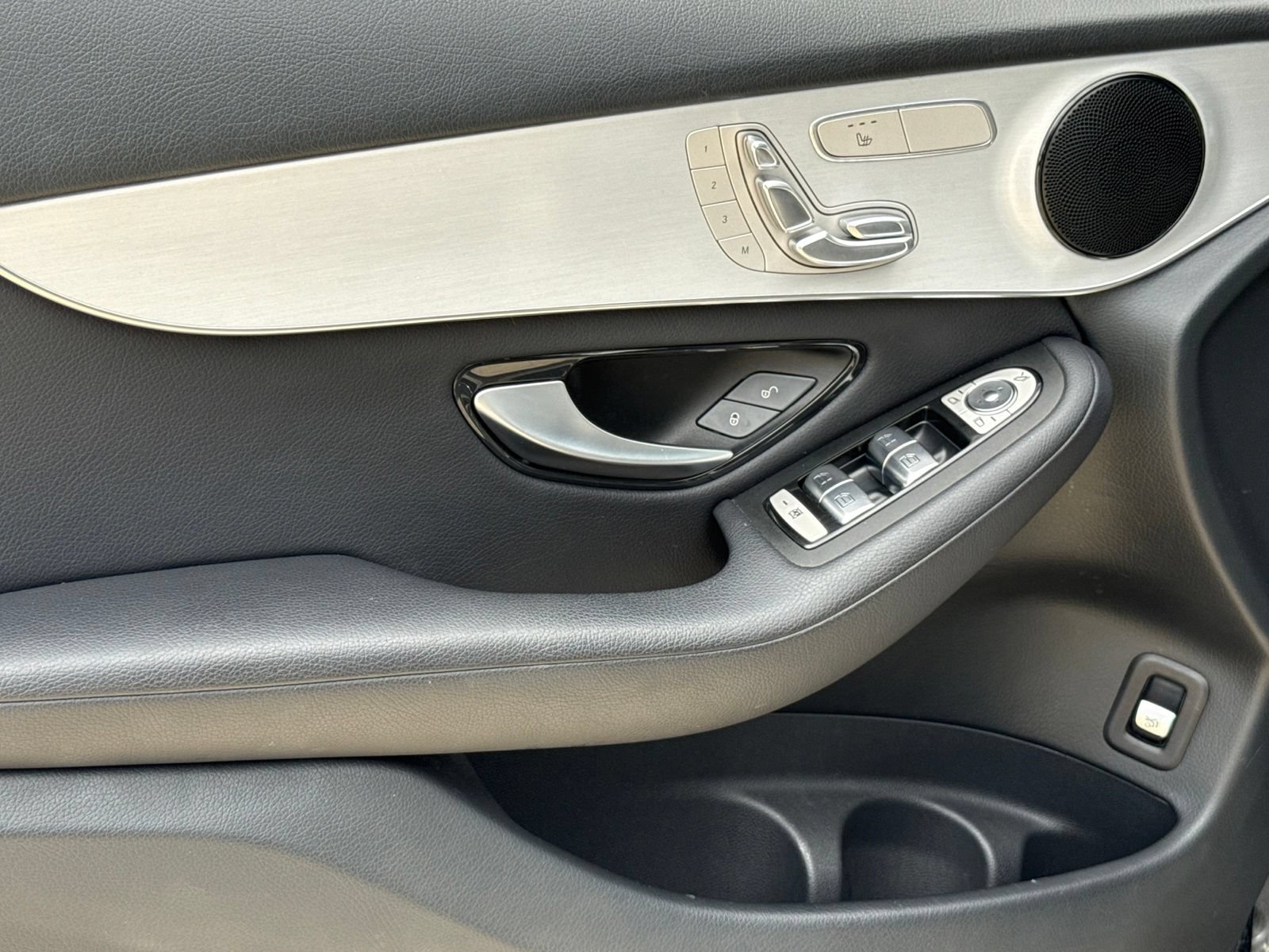 Used 2022 Mercedes-Benz GLC 300 w/ Multimedia Package Lite image 21