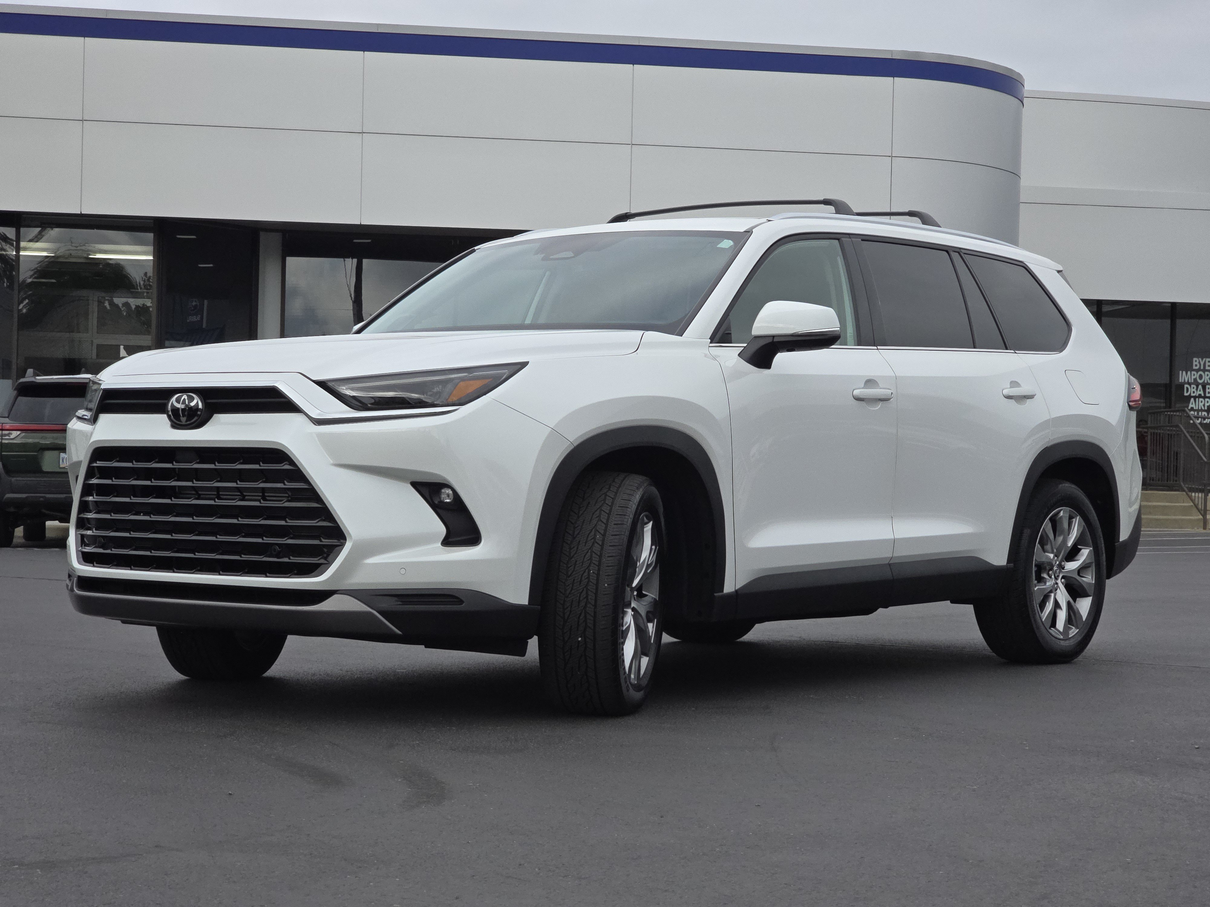 Used 2024 Toyota Grand Highlander AWD Hybrid image 3