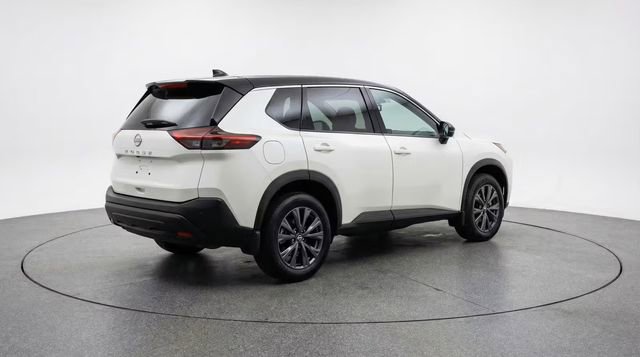 Used 2025 Nissan Rogue SV image 15